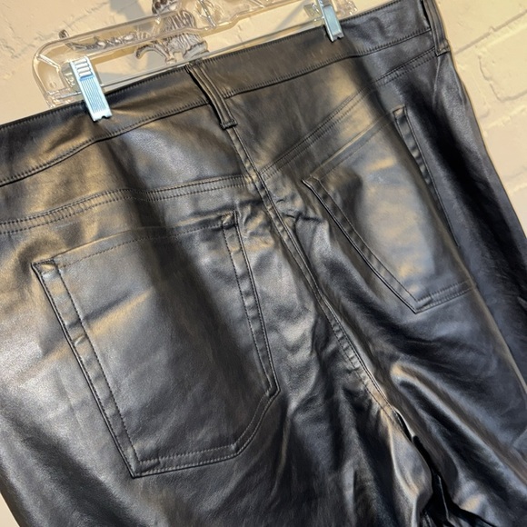 Old Navy High-Rise Faux Leather Pants OG loose sz 20 like new - Picture 4 of 4
